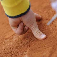Thể thao - Roland Garros: Kỳ bí mặt sân đất nện
