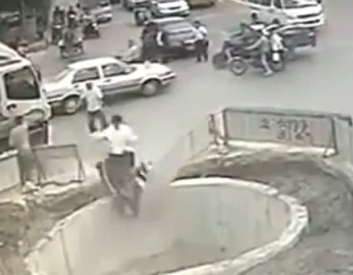 Video: Tai nạn xe “ngớ ngẩn” nhất - 1