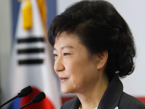 Nữ Tổng thống HQ nói tiếng Hoa để lấy lòng TQ - 1