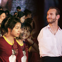 Bạn trẻ - Cuộc sống - Nick Vujicic ướt nhẹp vì khán giả Việt