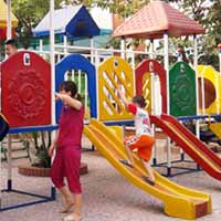 Giáo dục - du học - Bất đồng những khoản thu cuối năm học