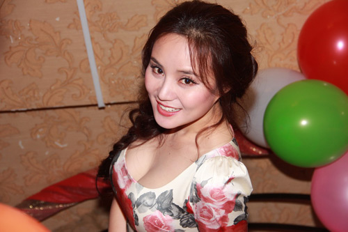 Thu Minh quậy tưng bên các CĐHH - 15