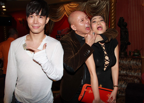 Thu Minh quậy tưng bên các CĐHH - 9