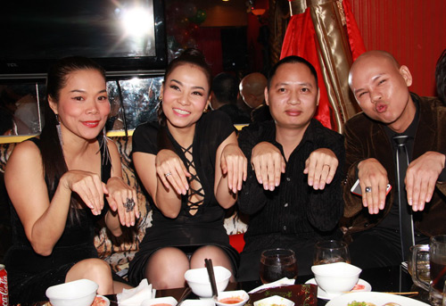 Thu Minh quậy tưng bên các CĐHH - 8