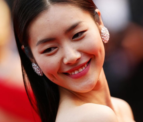 Liu Wen tỏa sáng trên thảm đỏ Cannes - 1