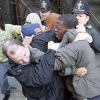 Tin tức trong ngày - Vụ giết lính Anh: Điều tra hệ thống tình báo