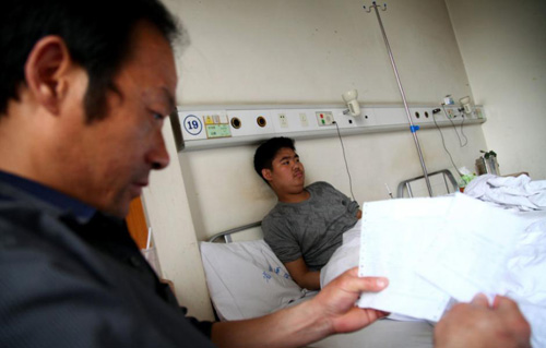 TQ: Bố làm mẫu nude lấy tiền trị bệnh cho con - 4