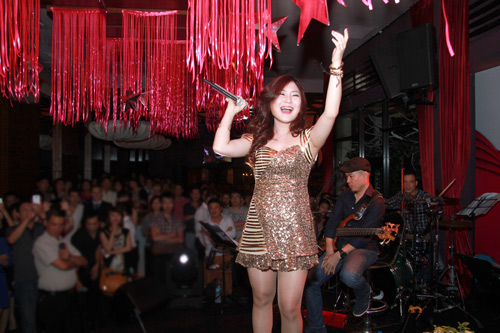 Tràm - Quyên say sưa kể chuyện tình - 2