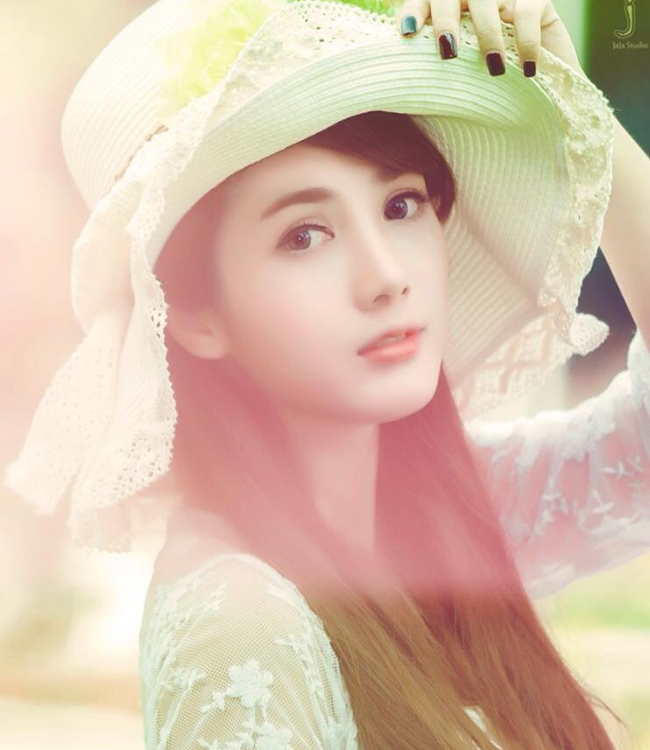 Trong nhiều bộ ảnh từng ra mắt, hình tượng của Linh Napie là một nữ sinh có đôi mắt sáng, vẻ đẹp ngọt ngào nhưng đôi khi cũng phá cách, đầy cá tính.