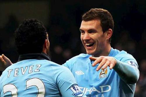 HOT: Vì Robben, Van der Sar cổ vũ Bayern - 1