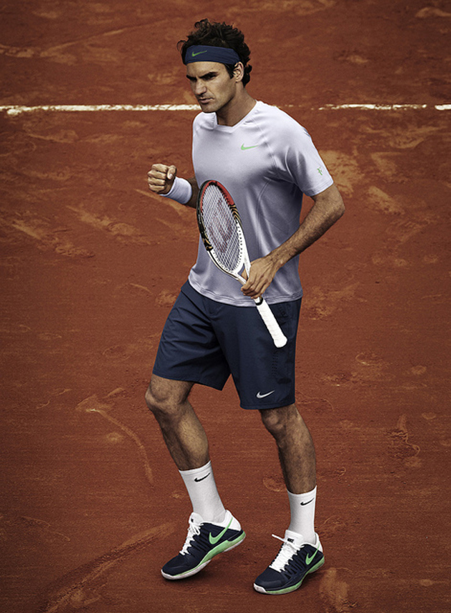 Trang phục thi đấu của Roger Federer chắc chắn nhận được sự quan tâm nhất của giới hâm mộ. Nike dĩ nhiên không để tất cả phải thất vọng với sự phối màu tuyệt vời đúng với phong cách lịch lãm của Federer.