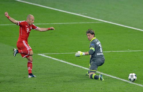 Robben hành hạ hàng thủ Dortmund - 1