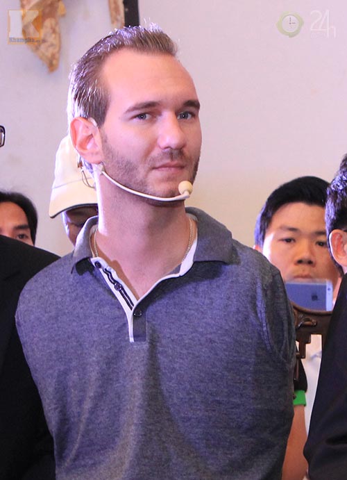 Nick Vujicic mang khăn rằn Việt Nam về nước - 4