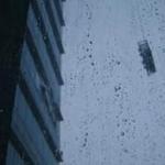 Lồng sắt đập vỡ toang kính tầng 60 ở Keangnam