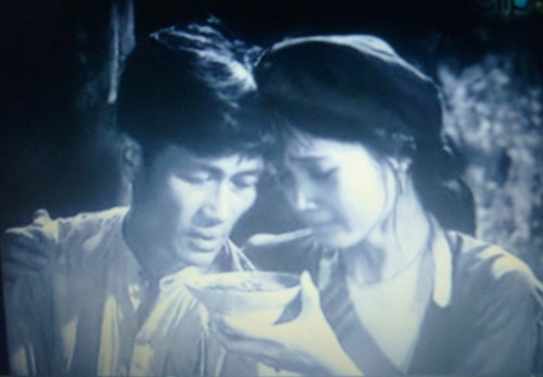 Video: Xót xa đêm chị Dậu bị sàm sỡ - 1