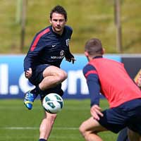 Bóng đá - Lampard tái hiện siêu phẩm của Becks