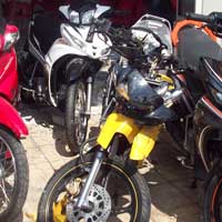 Tin tức trong ngày - Xe tải mất lái, đâm nát cửa hàng xe máy