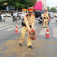 Tin tức trong ngày - Những “nhiệm vụ đặc biệt” của CSGT