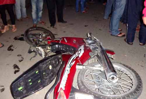 Đà Lạt: Môtô CSGT tông nát xe máy - 2