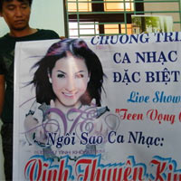 Ngôi sao điện ảnh - Hơn 800 người dân vây bầu sô