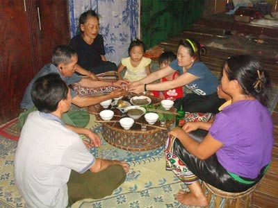 Truy tìm hồng ngọc: Của thiên trả địa - 3