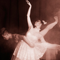 Ngôi sao điện ảnh - Linh Nga bí ẩn bên nam diễn viên múa