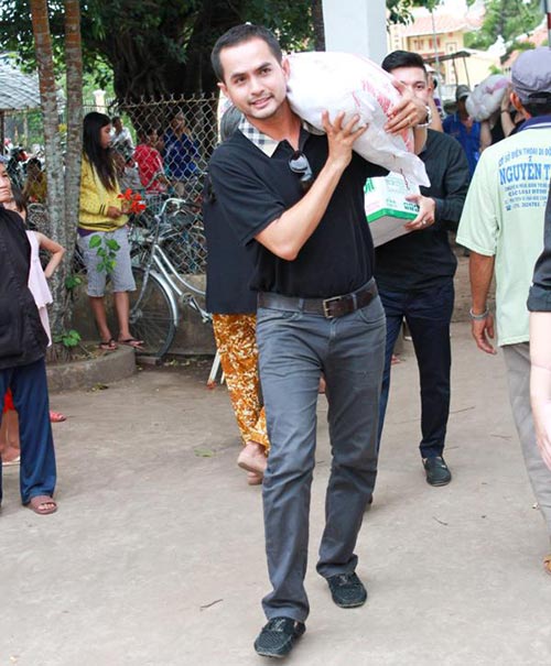 Duyên Anh chiều khán giả miền Tây - 15