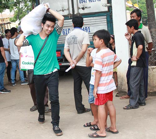 Duyên Anh chiều khán giả miền Tây - 16