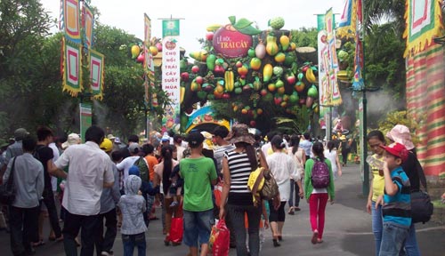 Đông nghẹt người ở Lễ hội trái cây Nam Bộ - 1