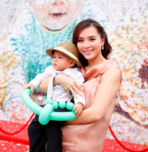 Thiên Lý lần đầu đưa quý tử đi sự kiện - 1