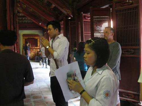 Sĩ tử “nườm nượp” đến Văn Miếu cầu may - 3