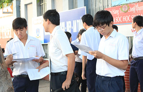 Chùm ảnh: Thí sinh thi TN môn đầu tiên - 5