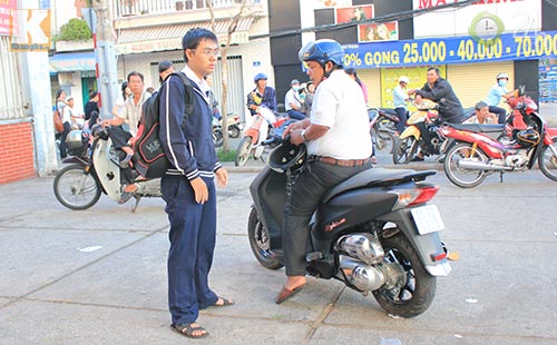 Chùm ảnh: Thí sinh thi TN môn đầu tiên - 8