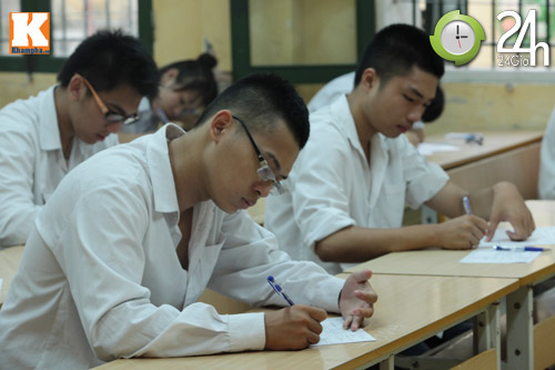 Chùm ảnh: Thí sinh thi TN môn đầu tiên - 10