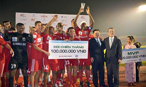 “Chelsea Việt Nam” giành cup đầu tiên - 2