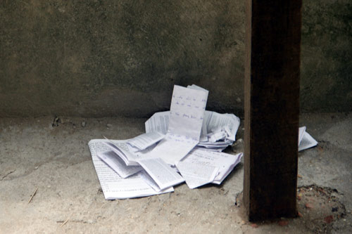 Thi Ngữ Văn: Thí sinh vẫn mang theo "phao" - 8