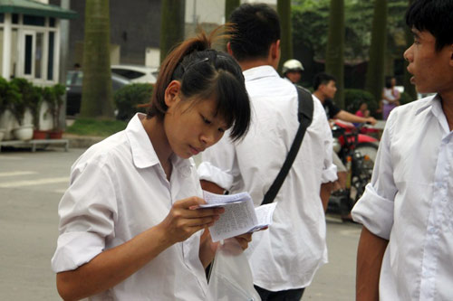 Thi Ngữ Văn: Thí sinh vẫn mang theo "phao" - 6