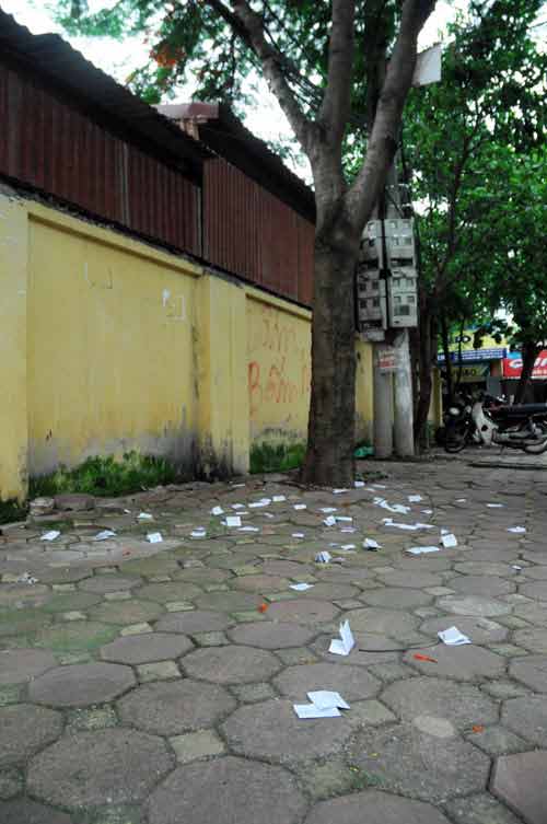 Thi Ngữ Văn: Thí sinh vẫn mang theo "phao" - 4