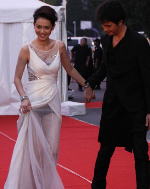 Người đẹp thời nay còn biết thẹn thùng? - 6