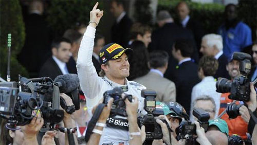 Pirelli: "Mercedes không hưởng lợi chút nào" - 1
