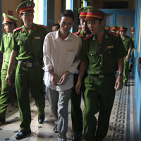 Pháp luật - Tử hình kẻ giết người vì bị... "bóp chỗ hiểm"