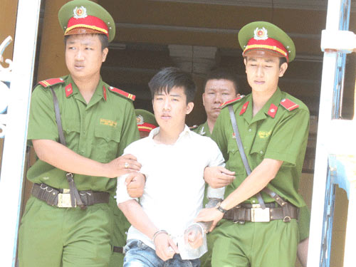 Thi nhau mong được... tử hình! - 2