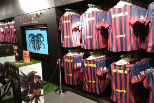 Neymar “hoành tráng” ra mắt Barca - 4