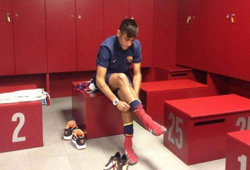 Neymar “hoành tráng” ra mắt Barca - 7