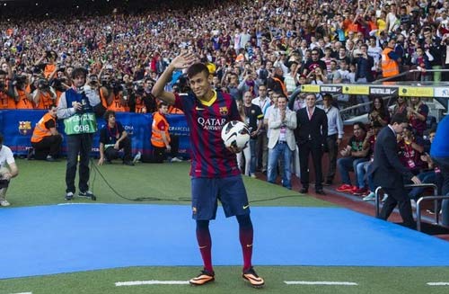Neymar “hoành tráng” ra mắt Barca - 8