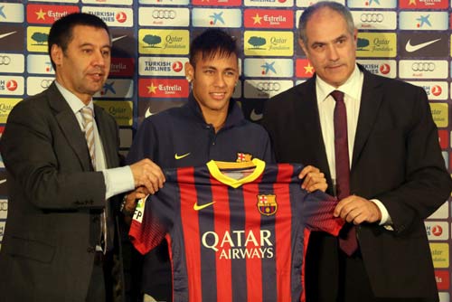 Neymar “hoành tráng” ra mắt Barca - 9