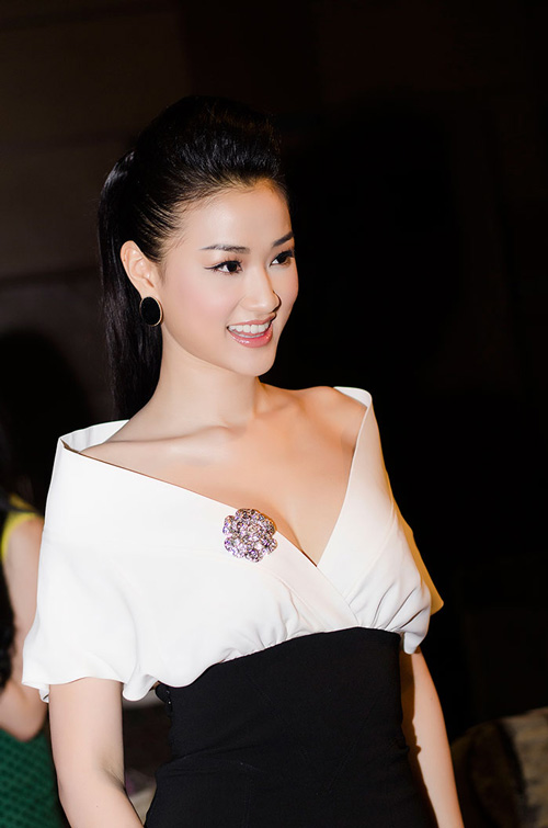 Maya tình tứ bên bạn nhảy - 10