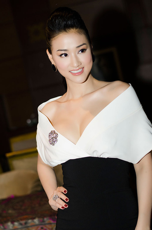 Maya tình tứ bên bạn nhảy - 12