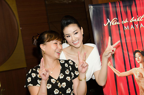 Maya tình tứ bên bạn nhảy - 14