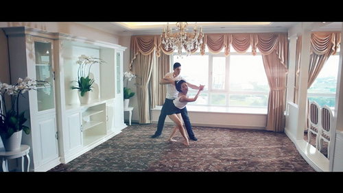 Maya tình tứ bên bạn nhảy - 4